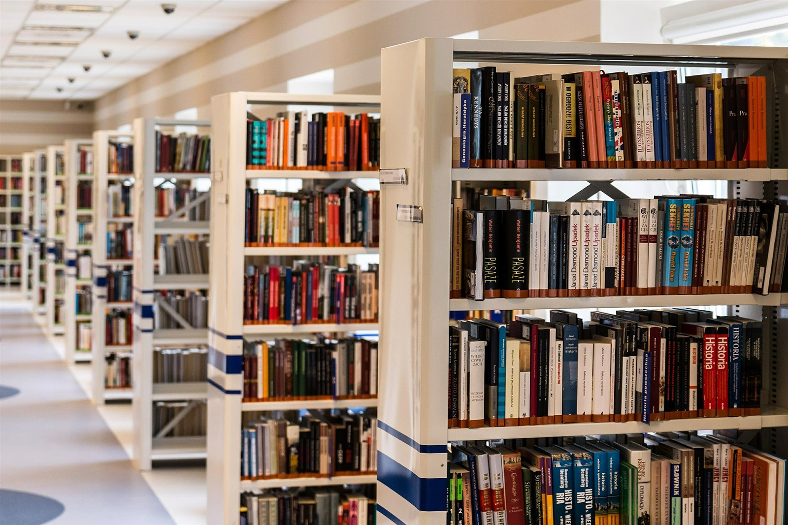 Library 488690 1920.jpg